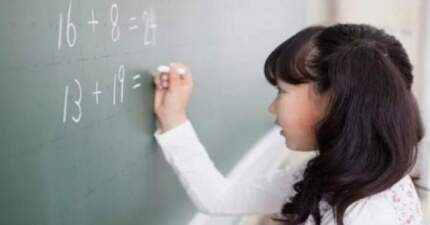 A LINGUAGEM MATEMÁTICA: A PONTE ENTRE O RACIOCÍNIO E A ABSTRAÇÃO